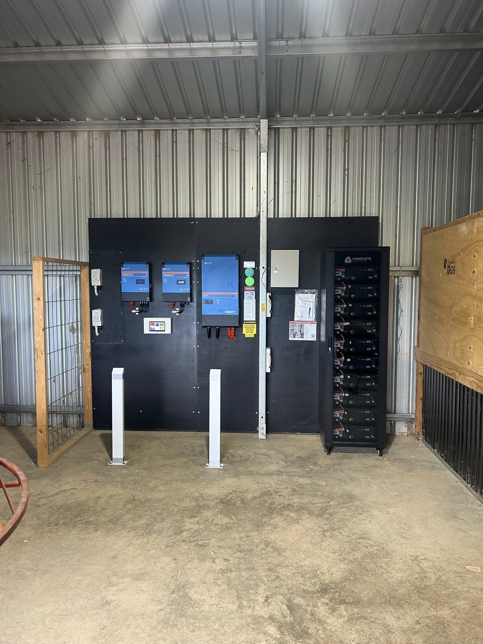 Complete off-grid solar power system with panels and battery storage